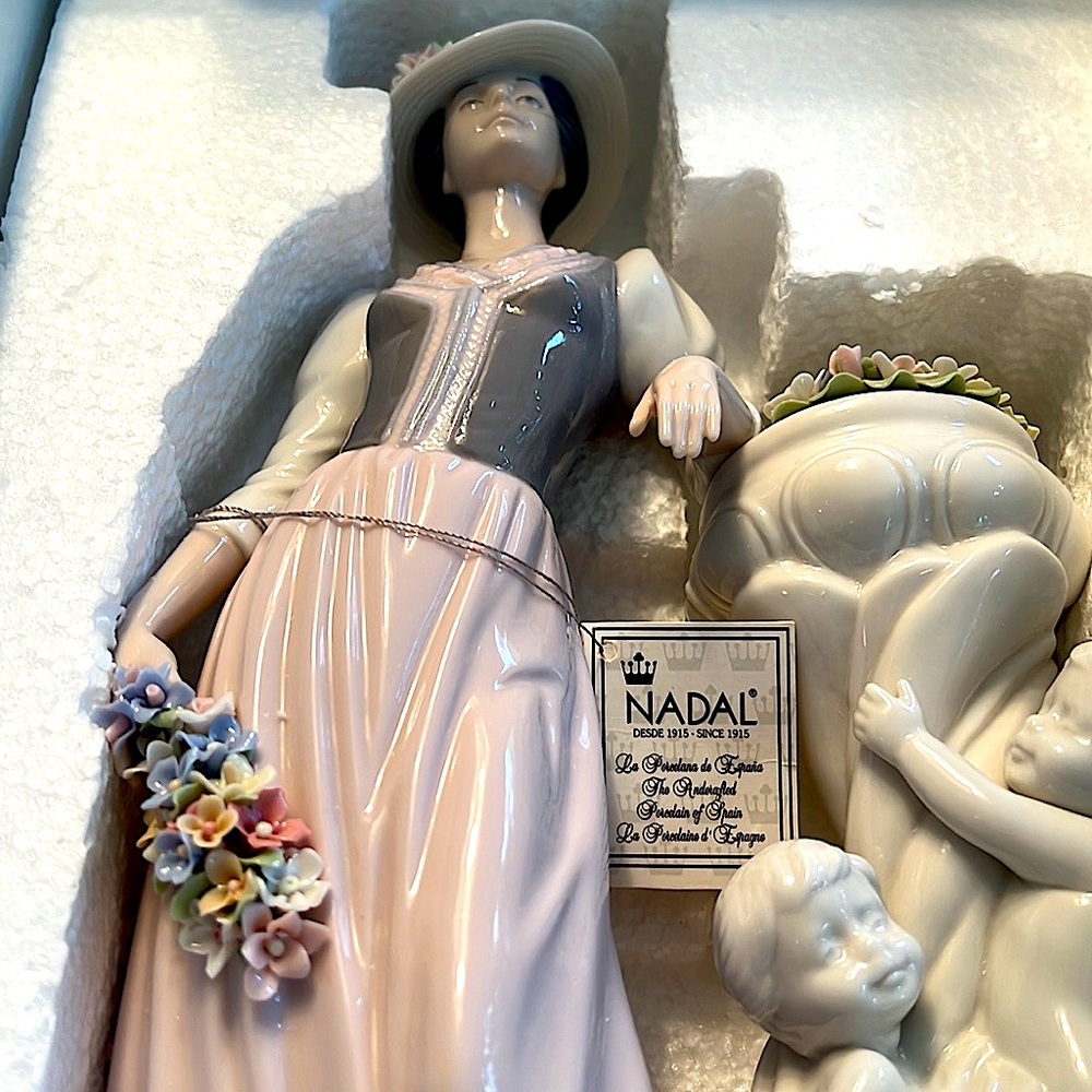 Vintage Limited Edition Spanish Nadal Porcelain Figurine “The Duchess” NWT